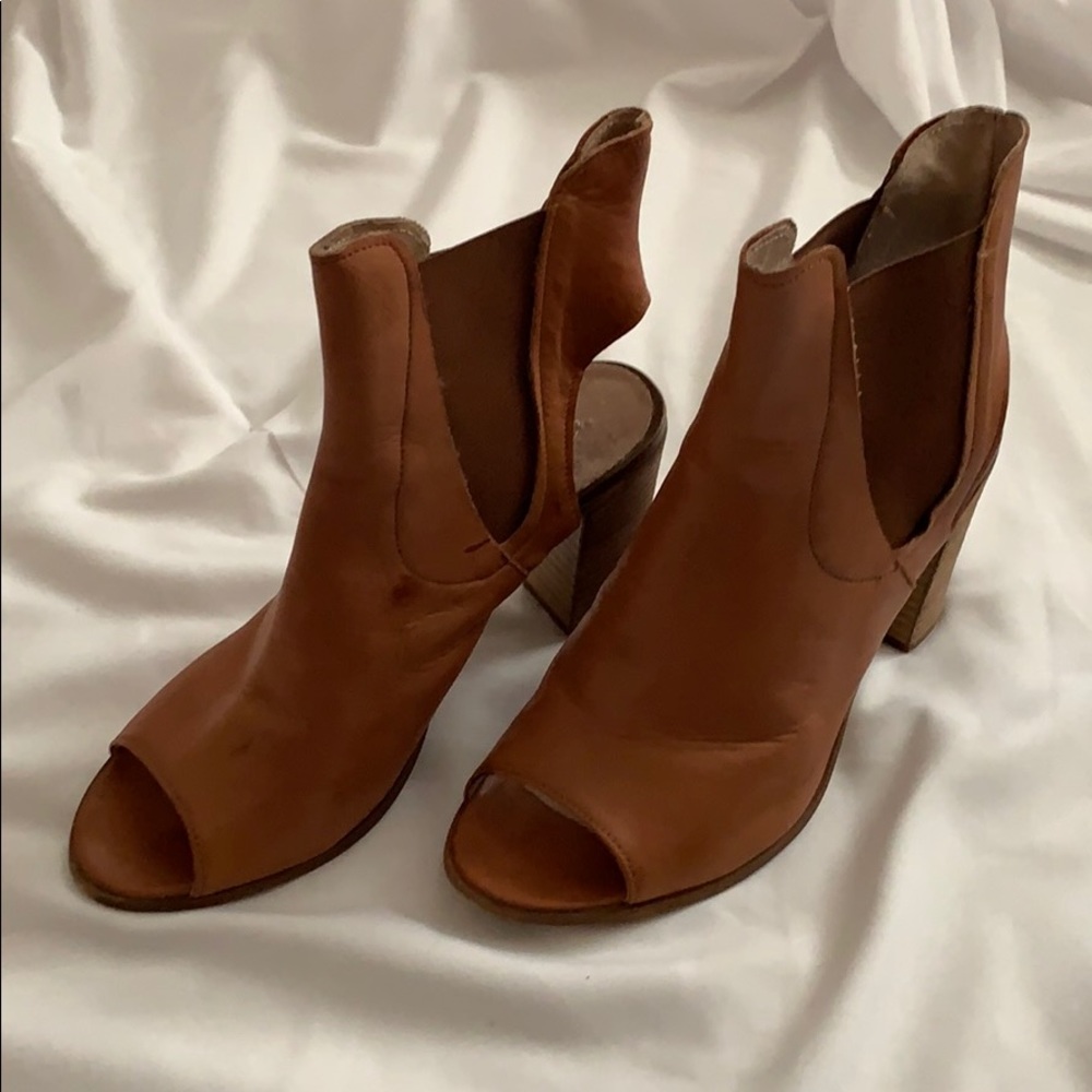 Heels - Picture 2 of 3
